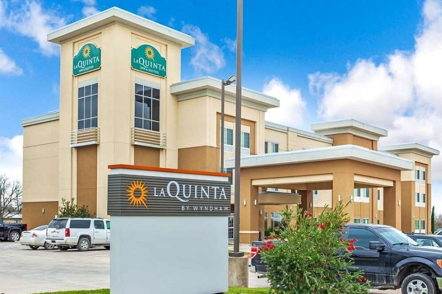 La Quinta Inn & Suites by Wyndham Gonzales TX